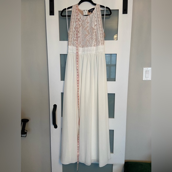 Lulu’s white lace maxi dress - Picture 8 of 12